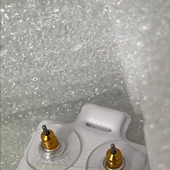 Gold Shell Earrings - Picture 3 of 3